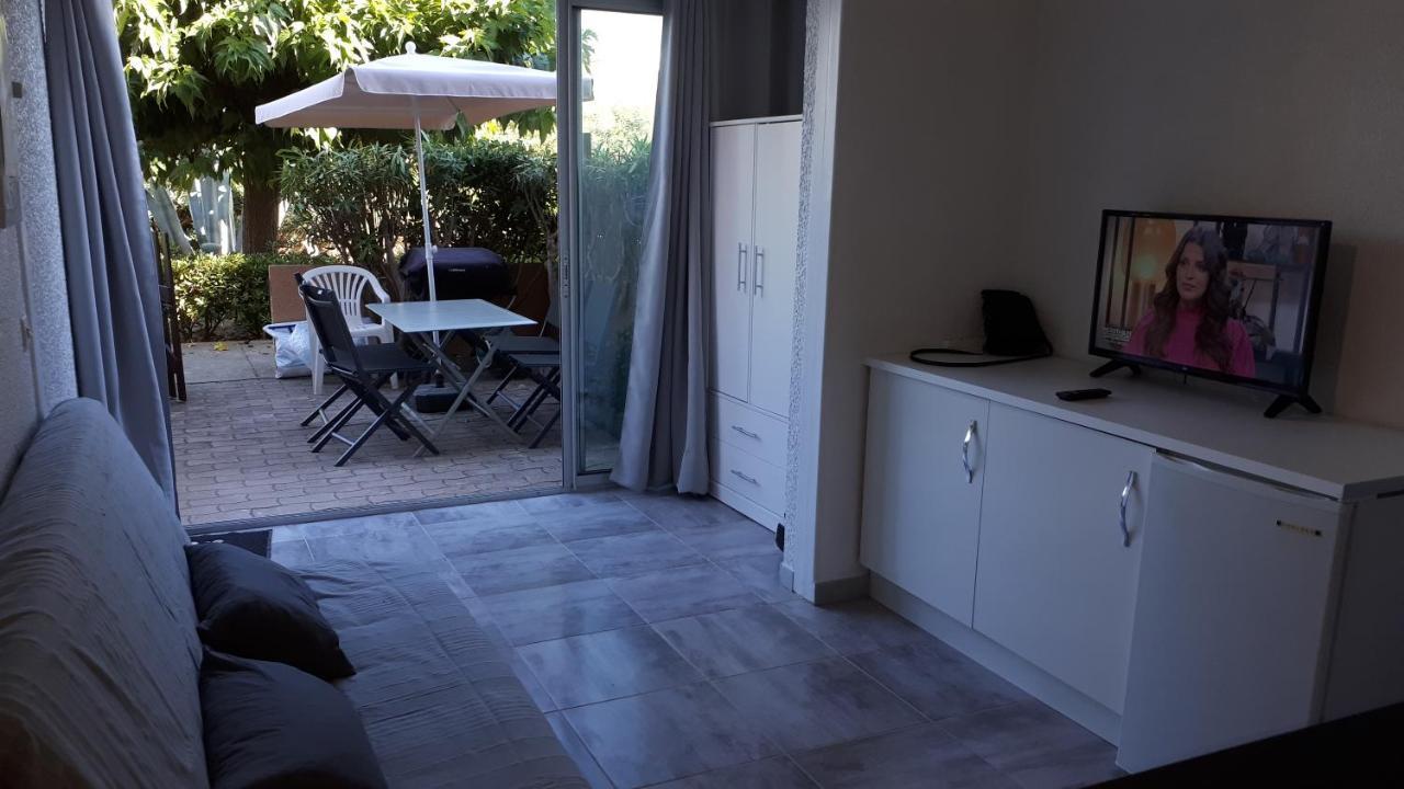 Studio Cabine Avec Jardinet A 30 M De La Plage, Au Calme. Gruissan Exterior photo